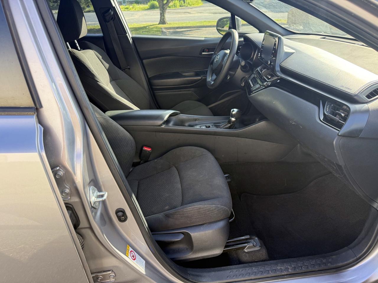 2019 Toyota C-hr Le Silver vin: NMTKHMBXXKR067772