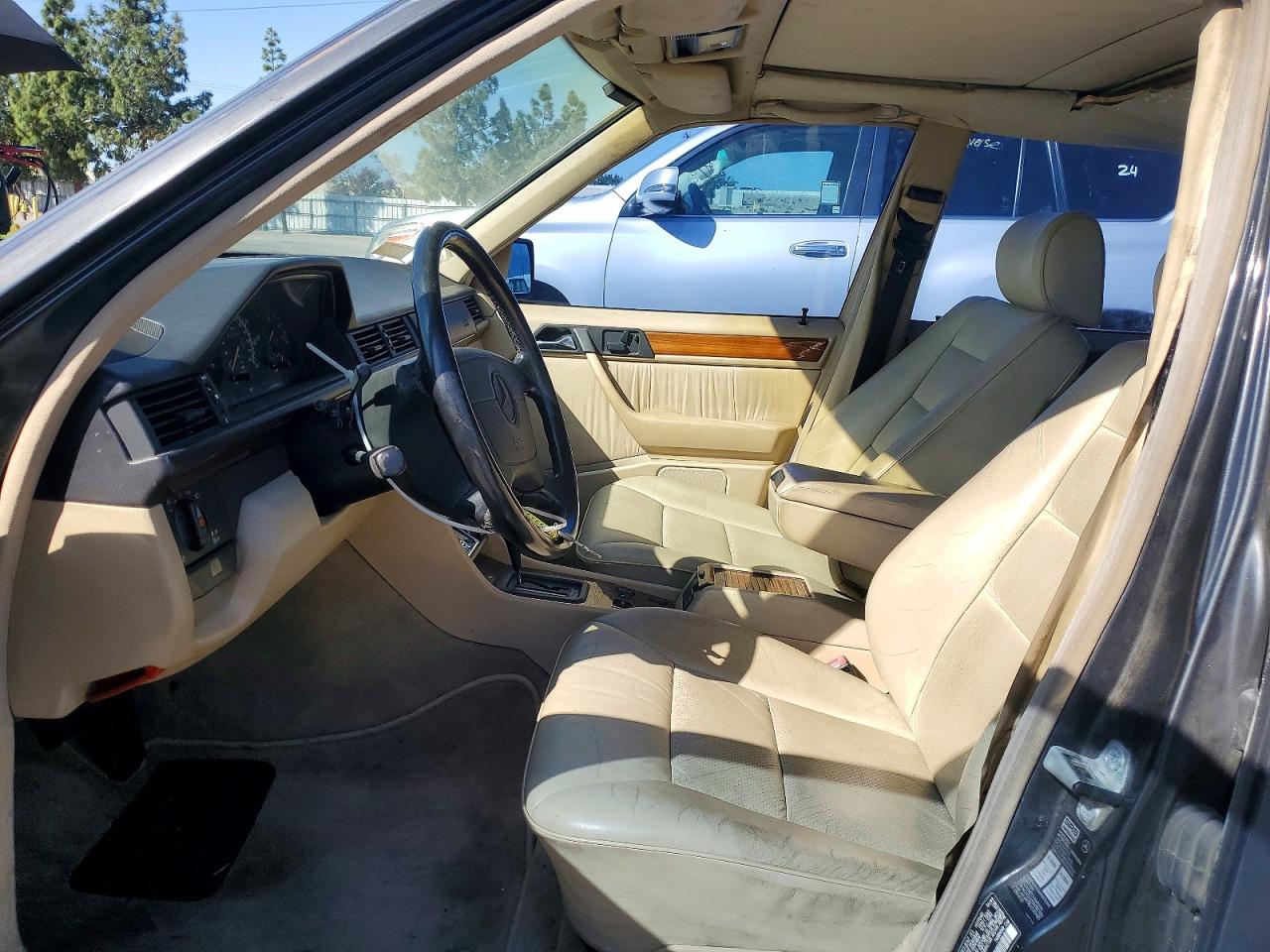 1993 Mercedes-benz 300 E 2.8 Черный vin: WDBEA28E1PC002930
