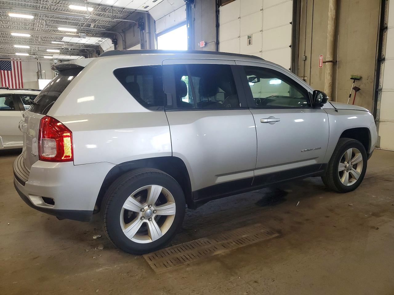 2012 Jeep Compass Latitude Silver vin: 1C4NJDEB2CD572558