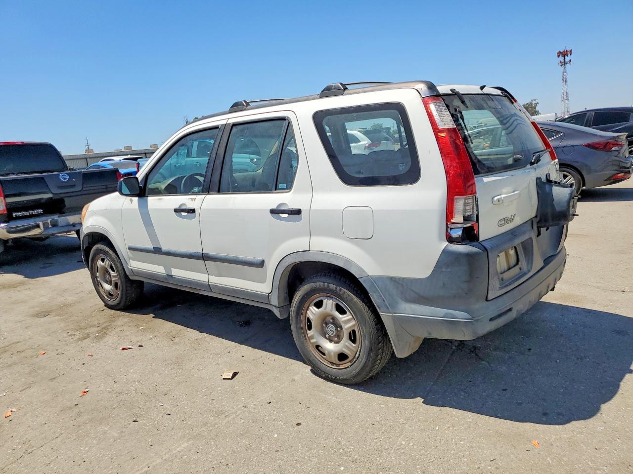 2005 Honda Cr-v Lx White vin: JHLRD68595C020528