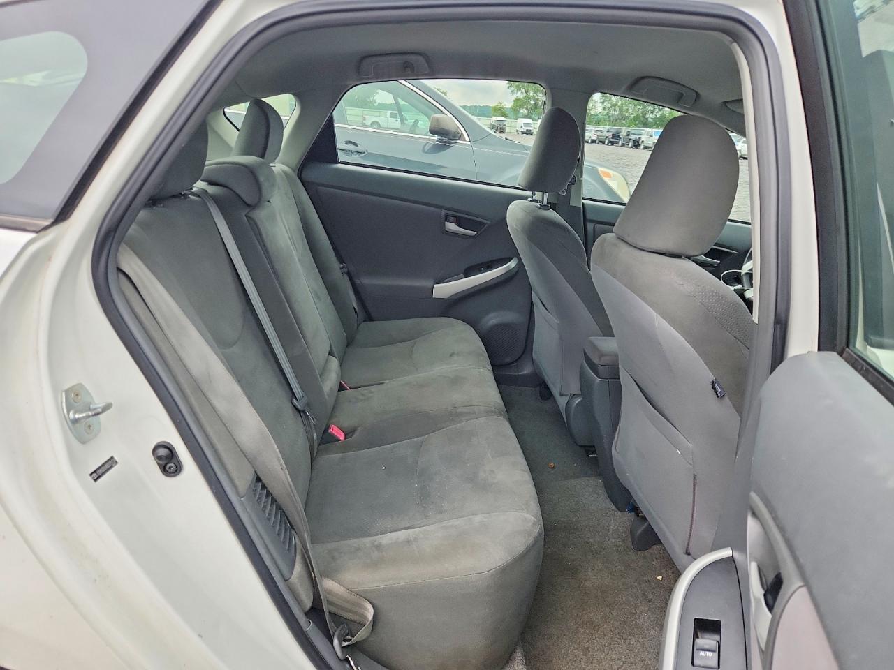 2011 Toyota Prius Two White vin: JTDKN3DU4B0275124