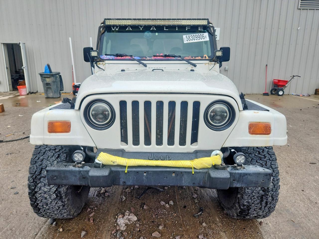 1999 Jeep Wrangler / Tj Sahara White vin: 1J4FY49S9XP465466