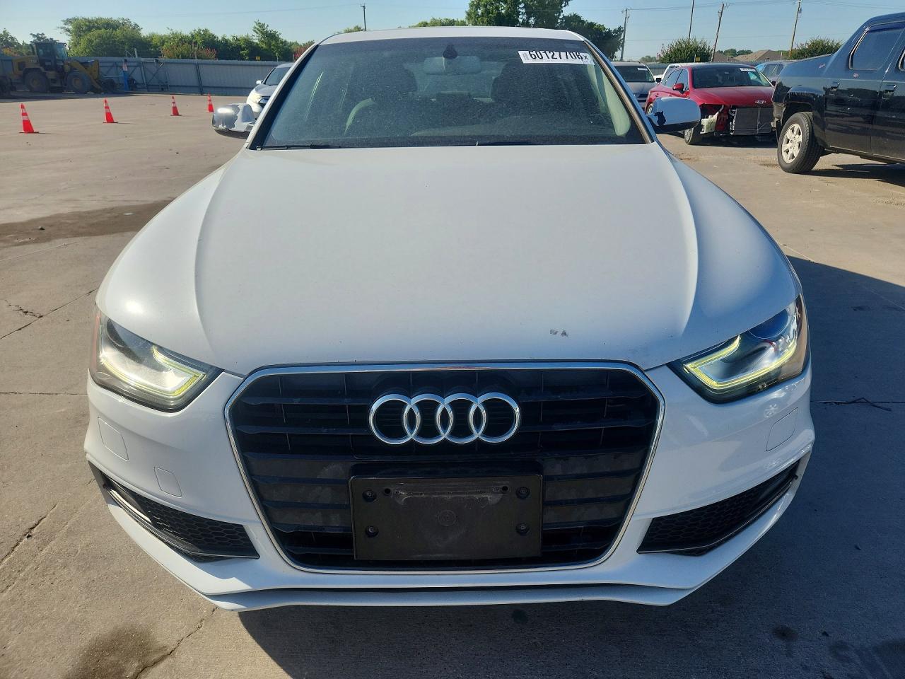 2015 Audi A4 Premium Белый vin: WAUAFAFL0FN007761