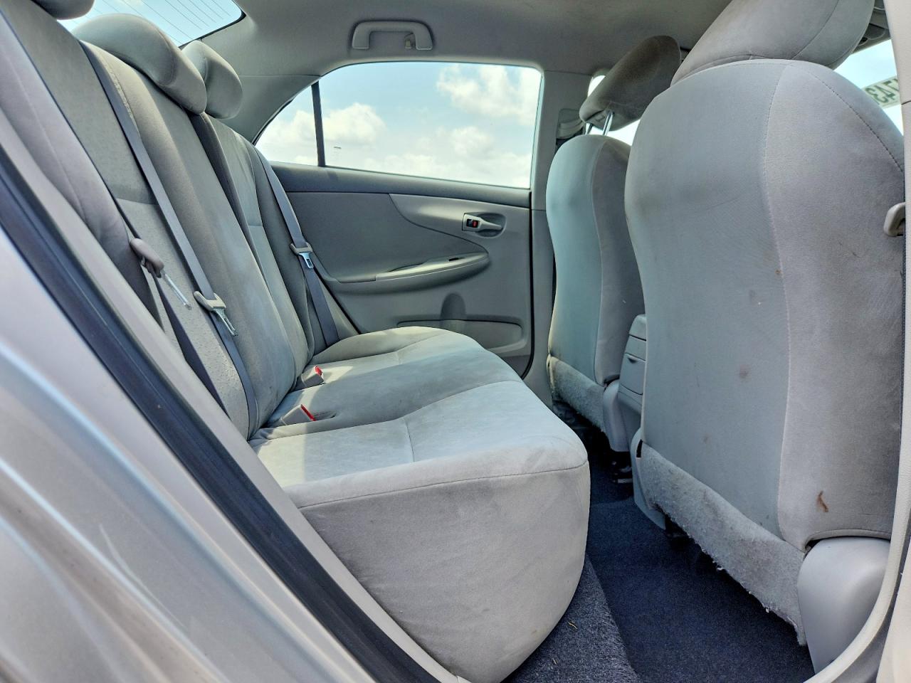 2009 Toyota Corolla Le Gray vin: JTDBL40E99J015137