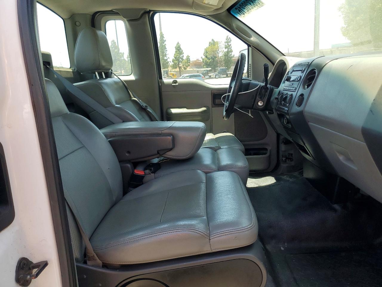 2006 Ford F150 White vin: 1FTRF12216NB72625