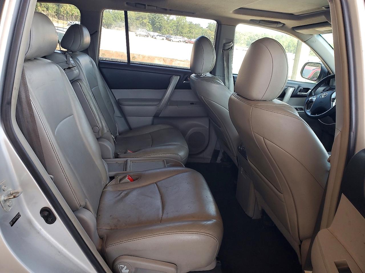 2013 Toyota Highlander Base Silver vin: 5TDBK3EH1DS277116