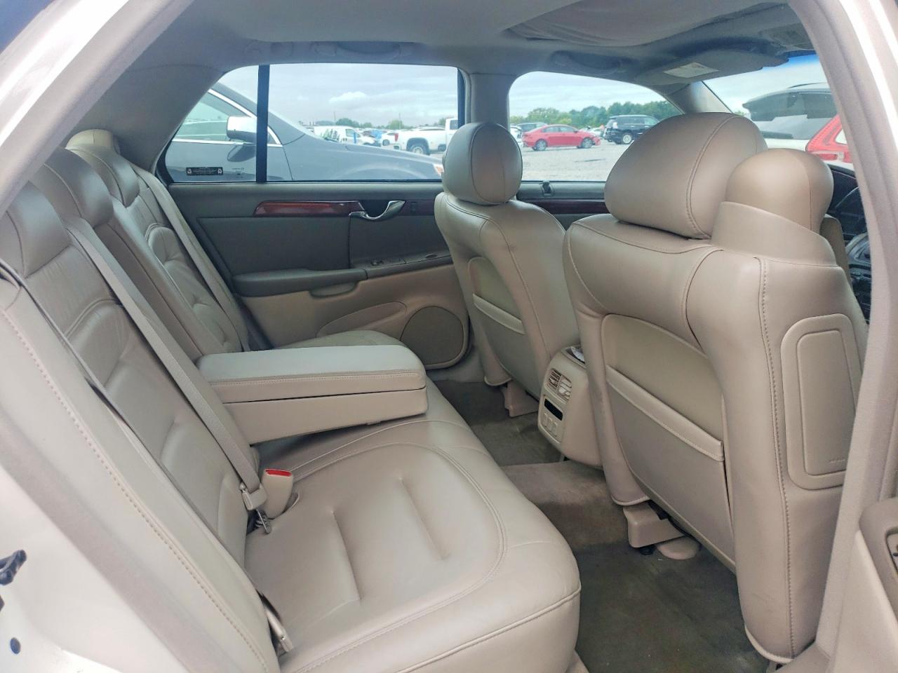 2003 Cadillac Deville White vin: 1G6KD54Y13U123137