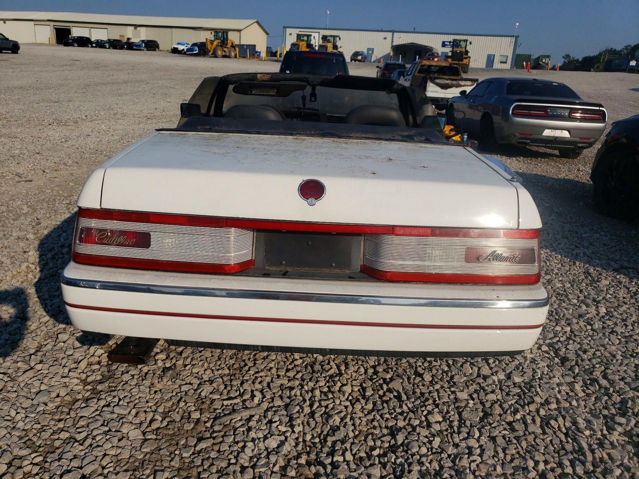 1991 Cadillac Allante White vin: 1G6VS3389MU127026