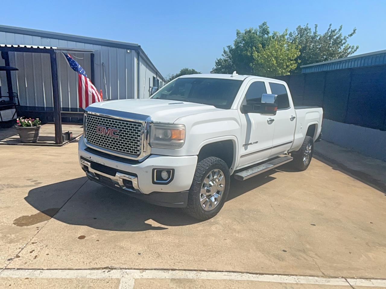 2015 Gmc Sierra K2500 Denali White vin: 1GT120E85FF601018