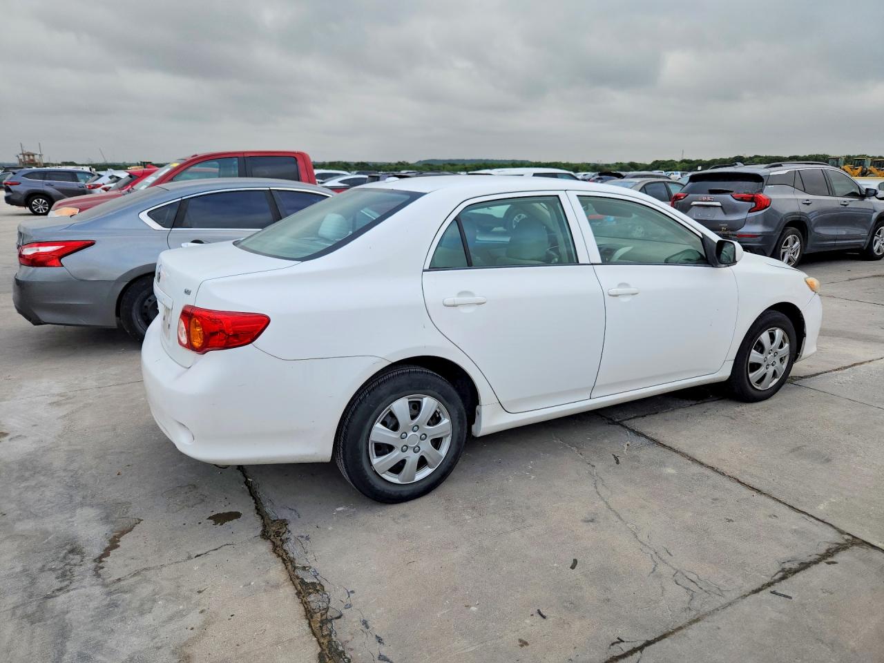 2010 Toyota Corolla Le White vin: 1NXBU4EEXAZ233396