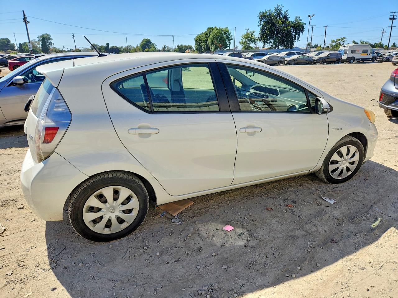2013 Toyota Prius C One White vin: JTDKDTB34D1557256