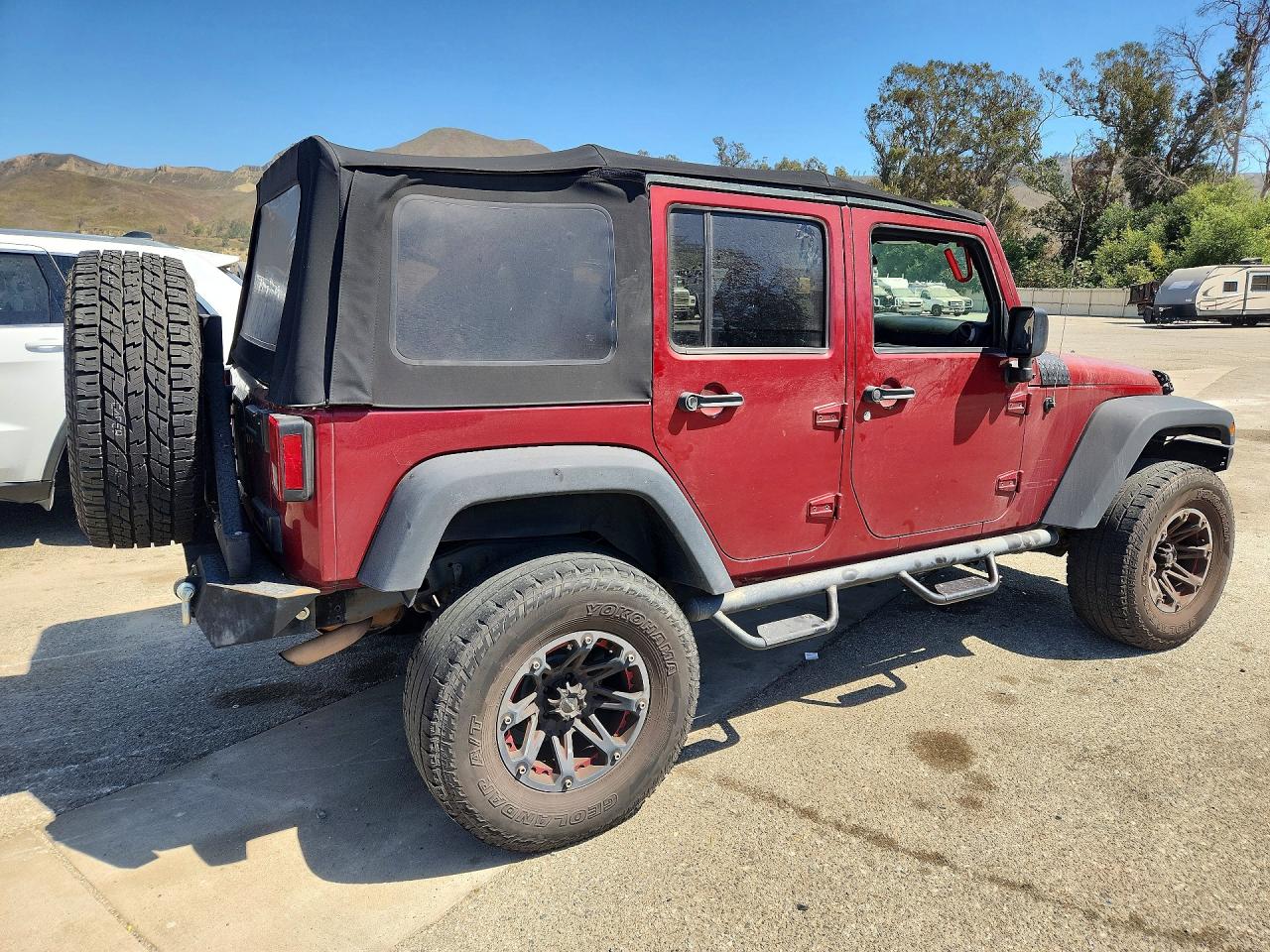 2012 Jeep Wrangler Unlimited Sport Burgundy vin: 1C4BJWDGXCL201195