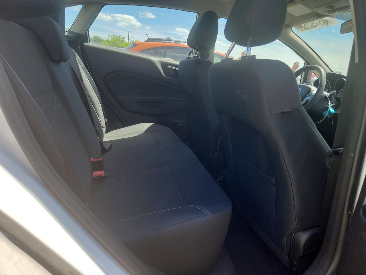 2017 Ford Fiesta Se White vin: 3FADP4BJ8HM155551