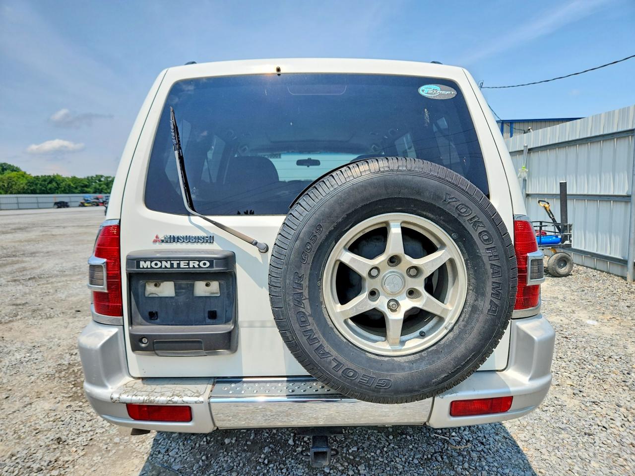 2001 Mitsubishi Montero Limited White vin: JA4MW51RX1J039579
