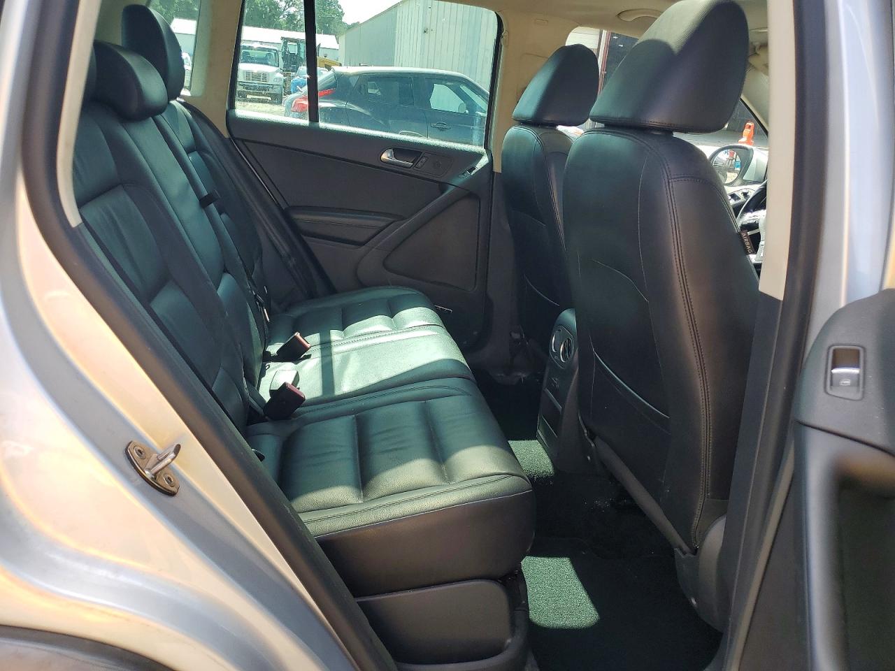 2016 Volkswagen Tiguan S Silver vin: WVGAV7AX9GW554280