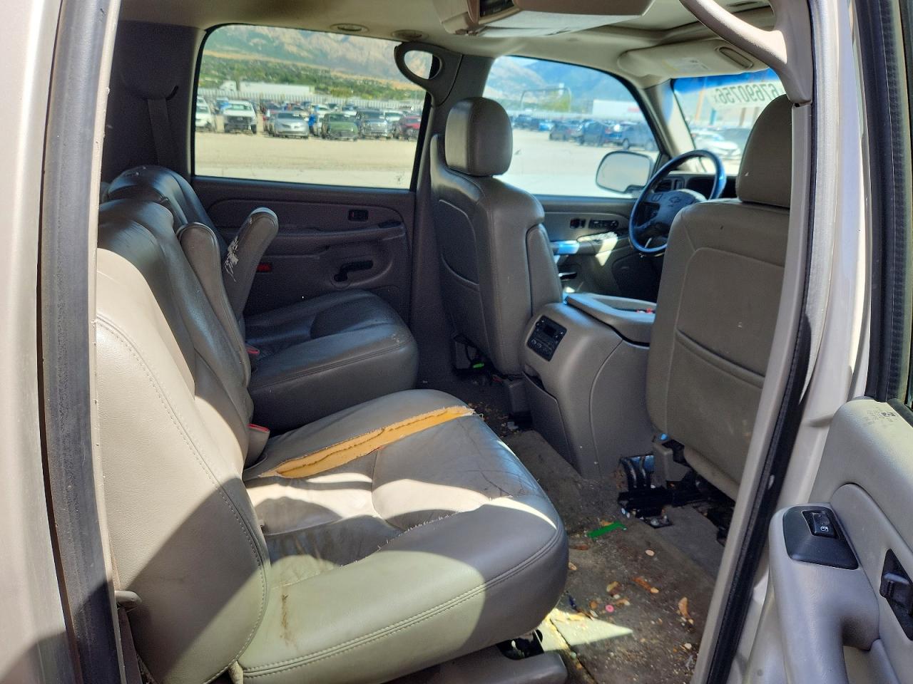 2004 Chevrolet Suburban K1500 Tan vin: 3GNFK16Z24G298804