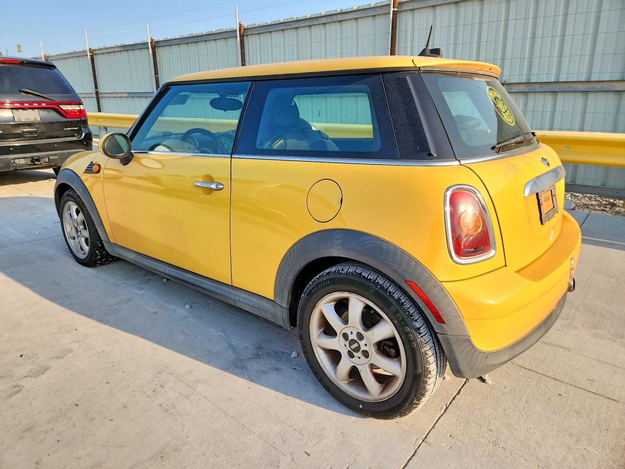 2009 Mini Cooper Yellow vin: WMWMF33509TU70997