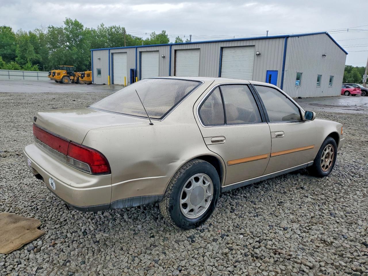 1992 Nissan Maxima Gxe Gold vin: JN1HJ01P7NT605525