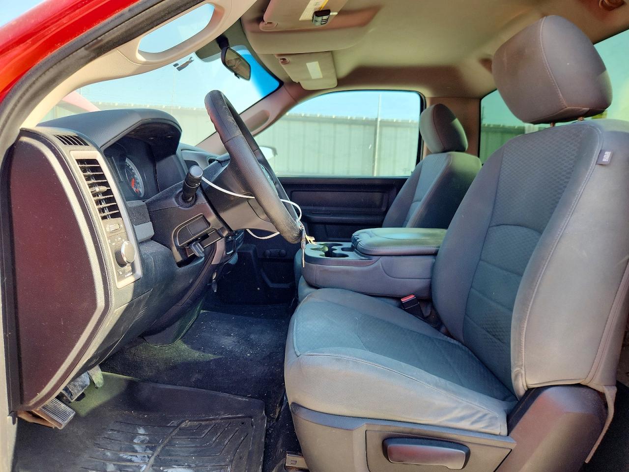 2014 Ram 1500 St Red vin: 3C6JR6AG9EG240246