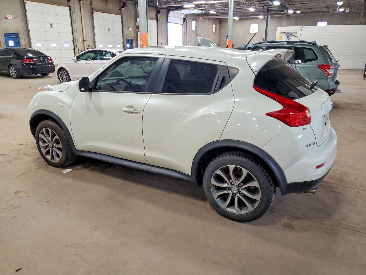 2011 Nissan Juke S White vin: JN8AF5MR5BT005418
