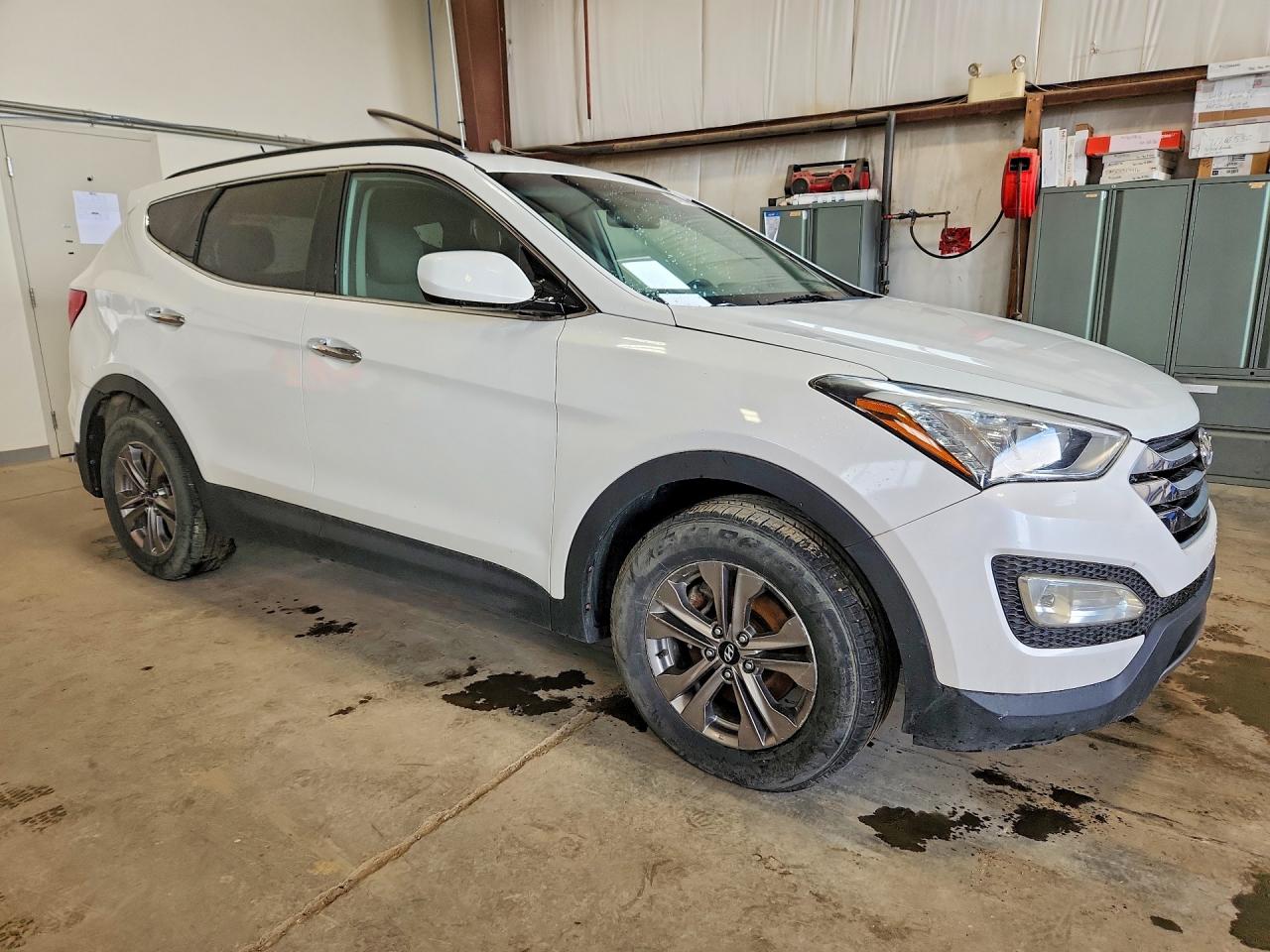 2015 Hyundai Santa Fe Sport White vin: 5XYZUDLB1FG273919
