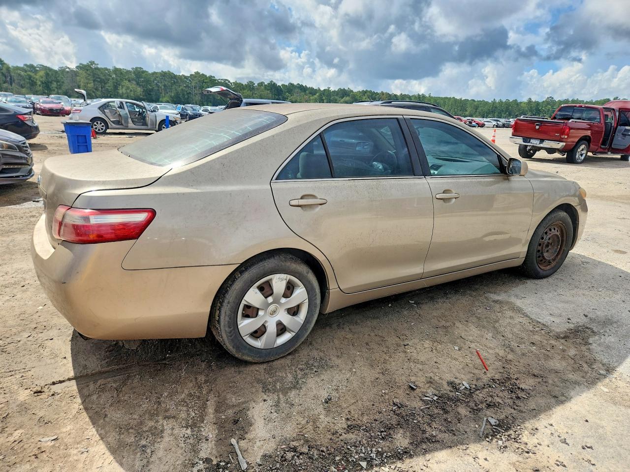 2007 Toyota Camry Le Gold vin: 4T1BE46K77U121584