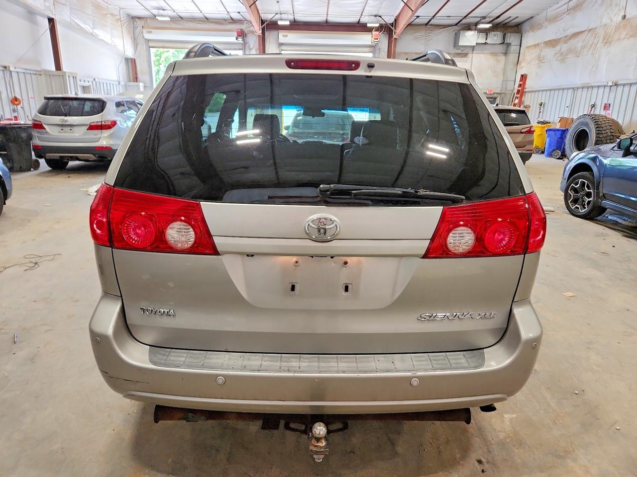 2008 Toyota Sienna Xle Серебряный vin: 5TDZK22C58S108496