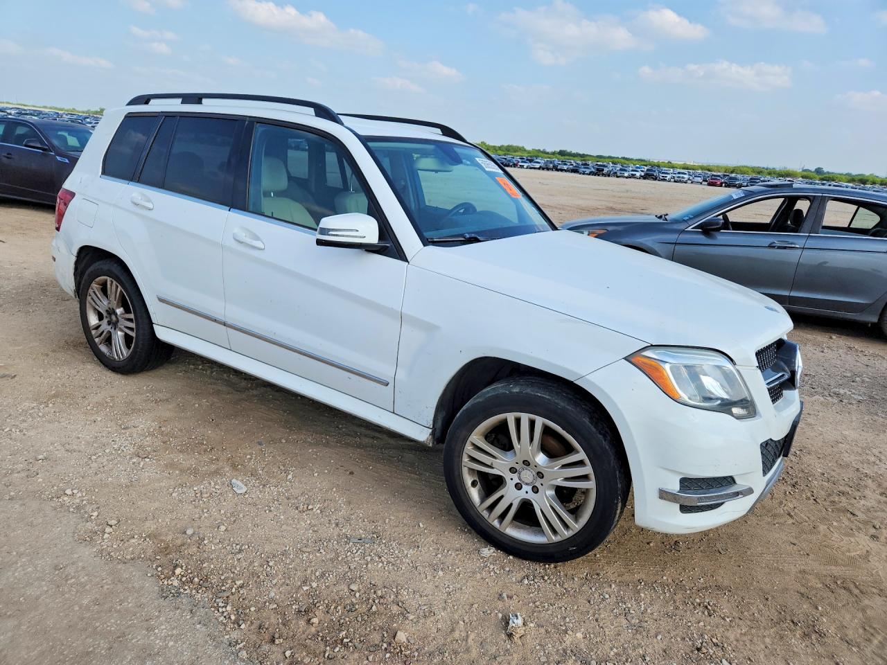 2014 Mercedes-benz Glk 350 White vin: WDCGG5HB0EG333322