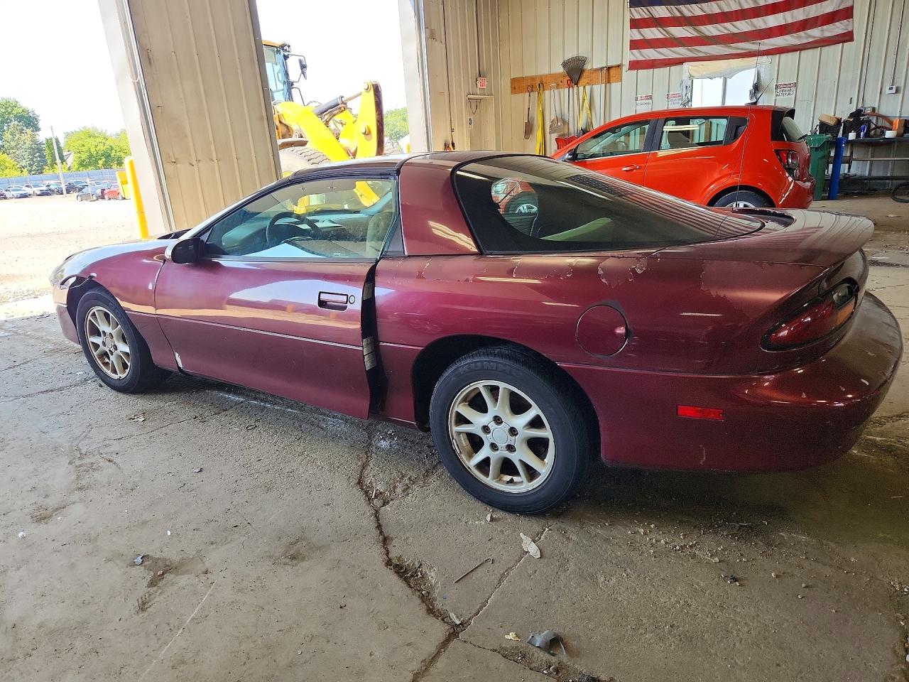 2001 Chevrolet Camaro Red vin: 2G1FP22K712141124