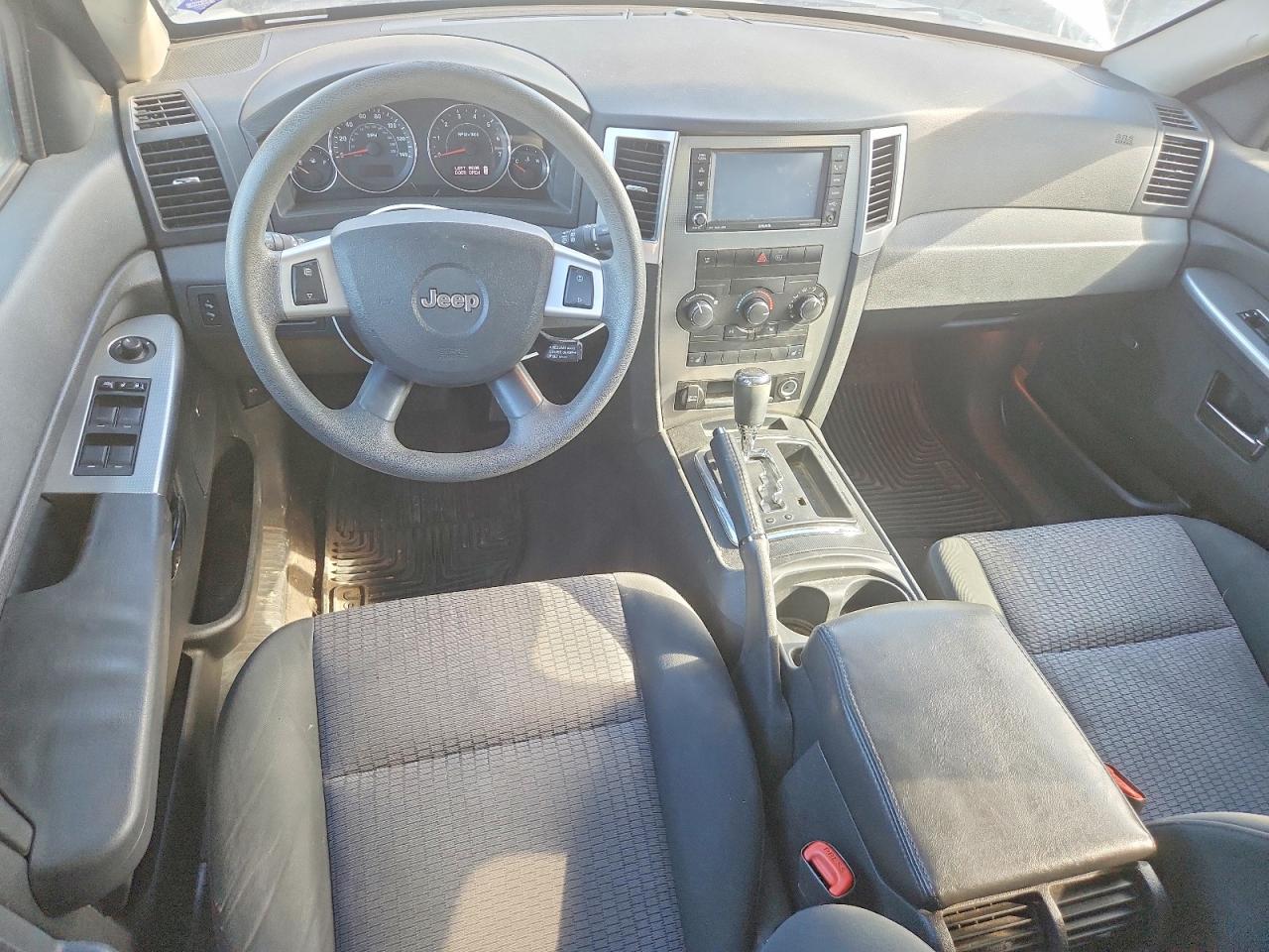 2009 Jeep Grand Cherokee Laredo Silver vin: 1J8GR48K89C549550