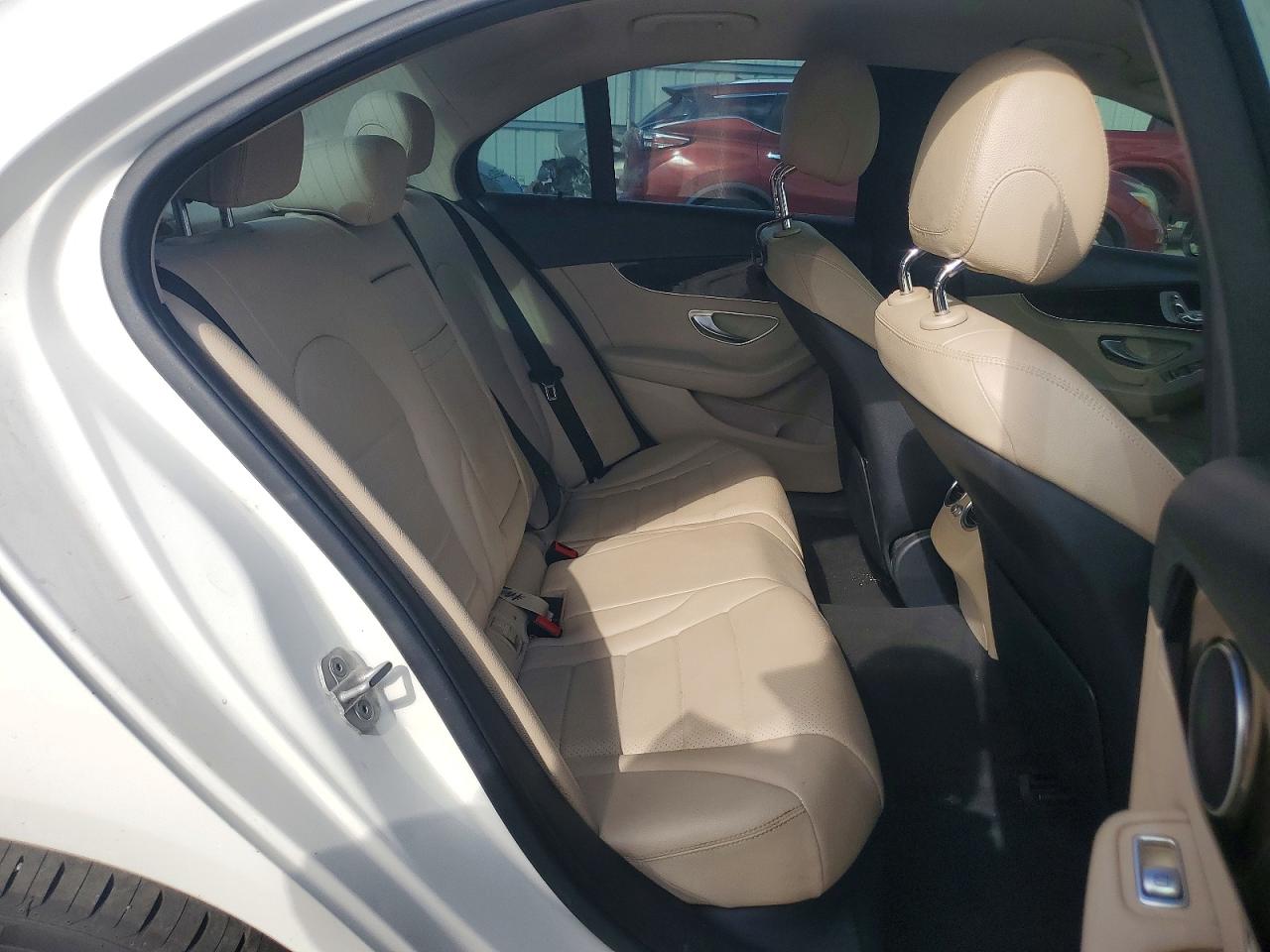 2015 Mercedes-benz C 300 4matic White vin: 55SWF4KB2FU077153
