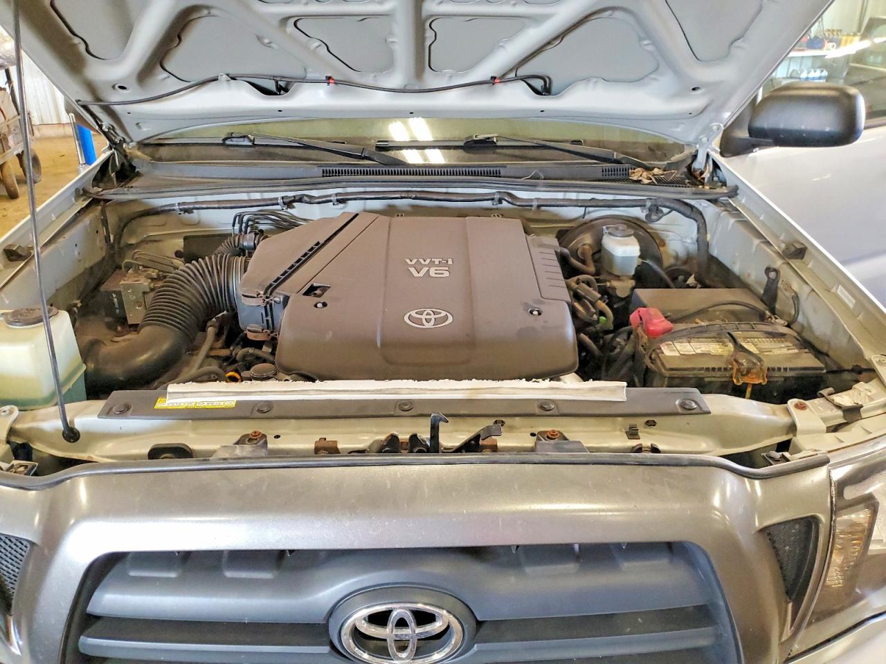 2005 Toyota Tacoma Double Cab Silver vin: 5TELU42N15Z096844