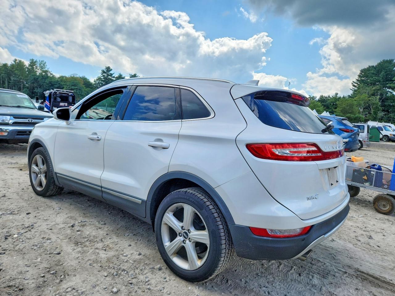 2015 Lincoln Mkc White vin: 5LMCJ2A90FUJ31409