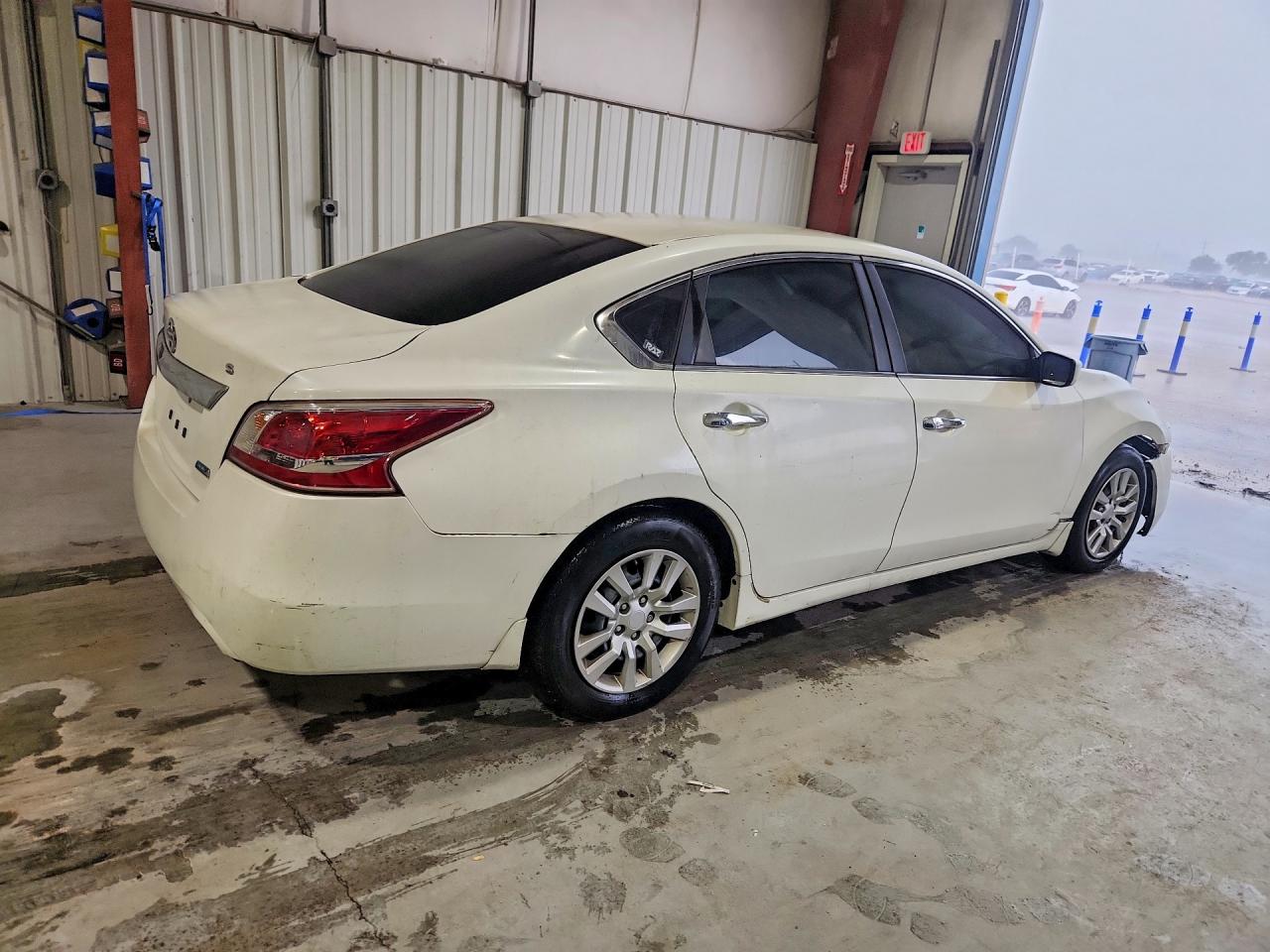 2013 Nissan Altima 2.5 Red vin: 1N4AL3AP8DN569895