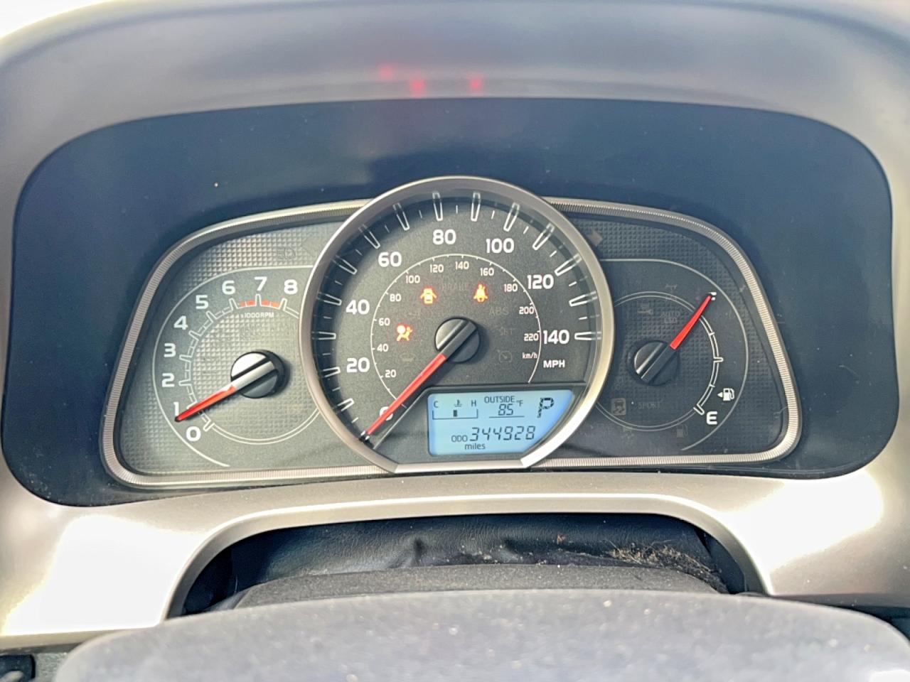 2015 Toyota Rav4 Le White vin: JTMZFREV5FJ044111