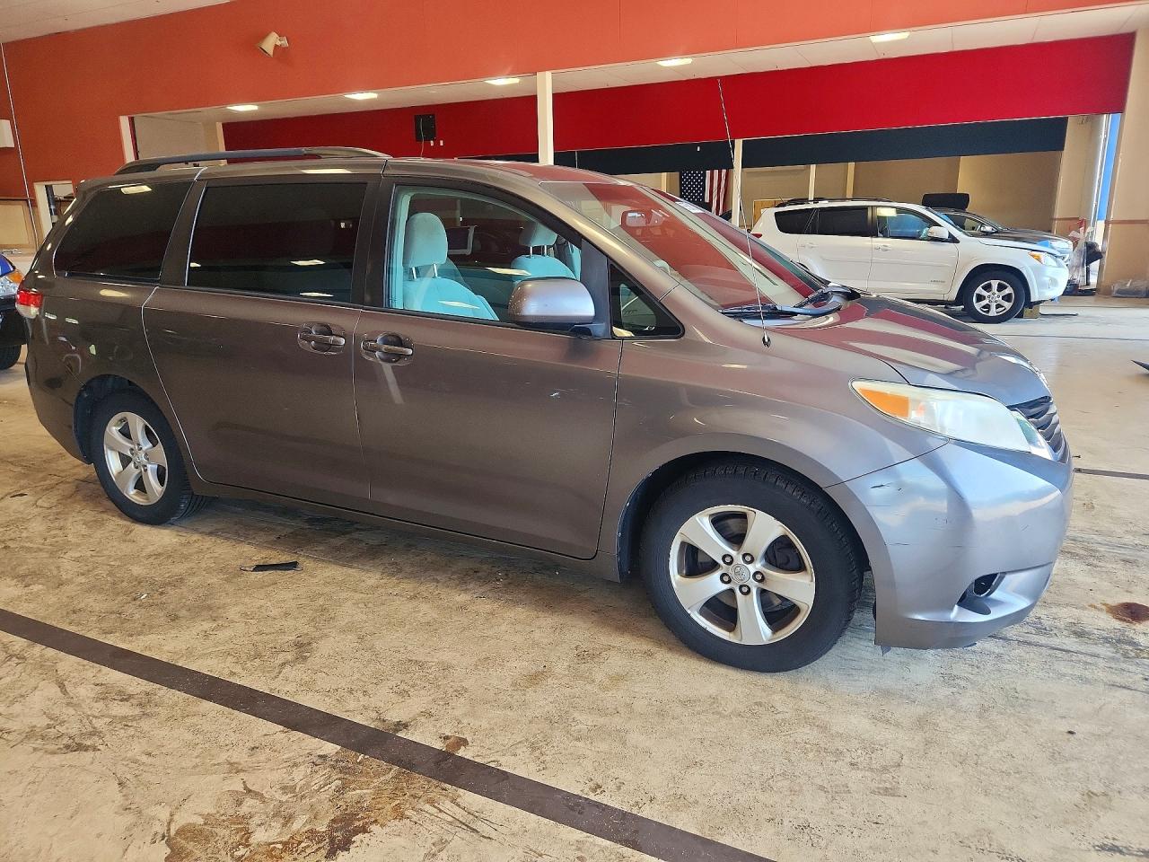 2011 Toyota Sienna Le Gray vin: 5TDKK3DCXBS101927