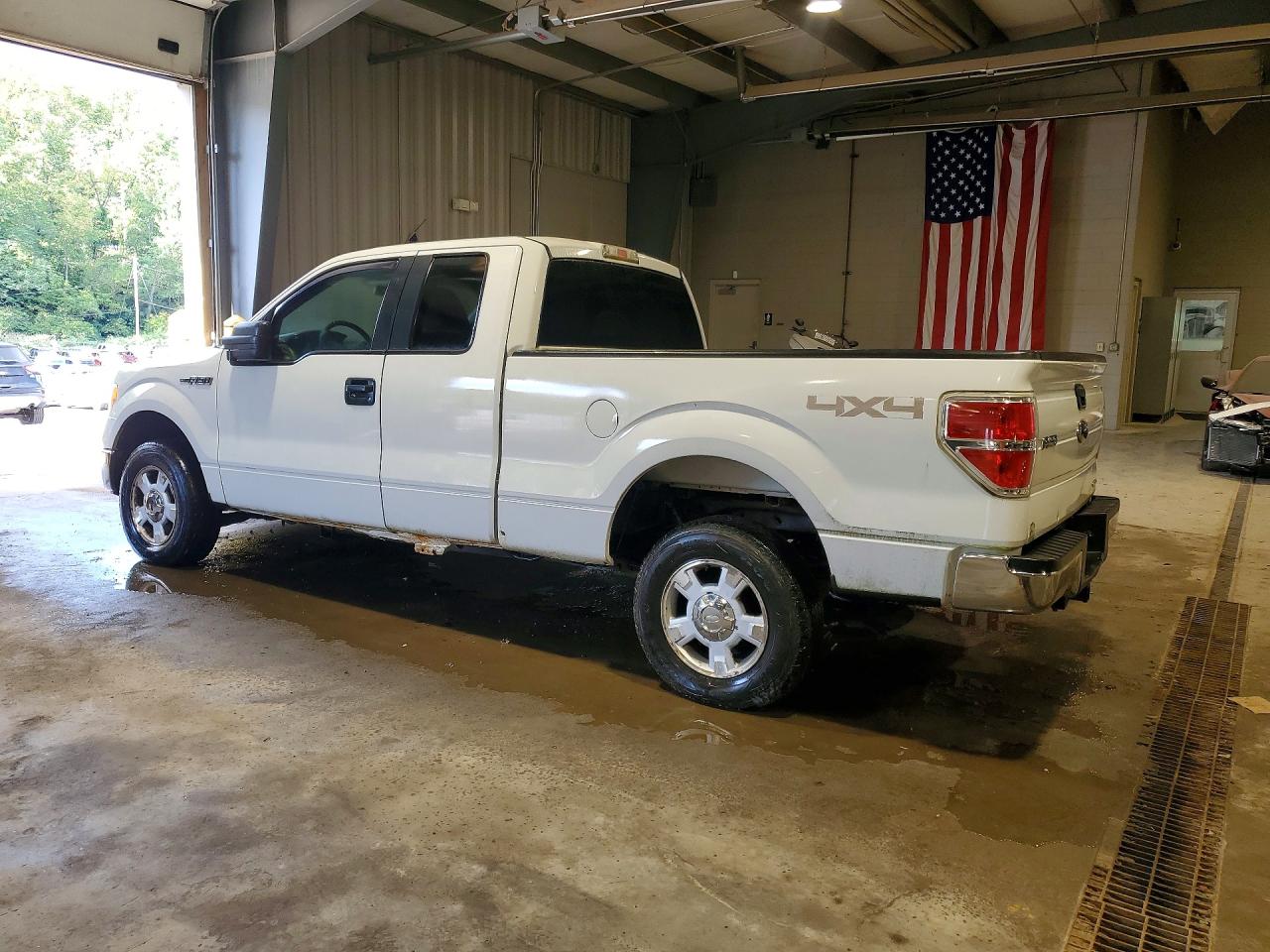 2011 Ford F150 Super Cab White vin: 1FTFX1EF1BFA14868