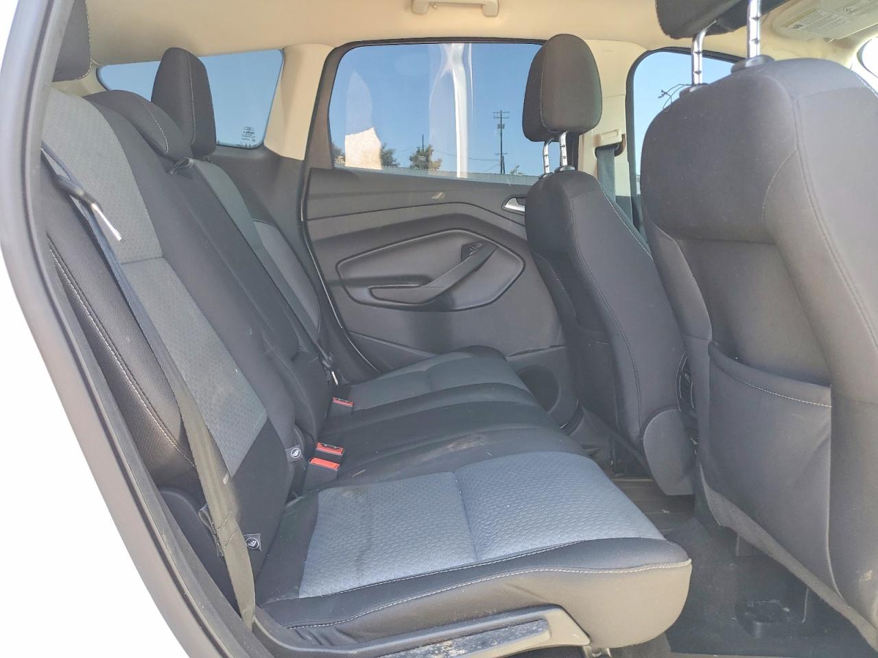 2017 Ford Escape Se White vin: 1FMCU9GD6HUB45915
