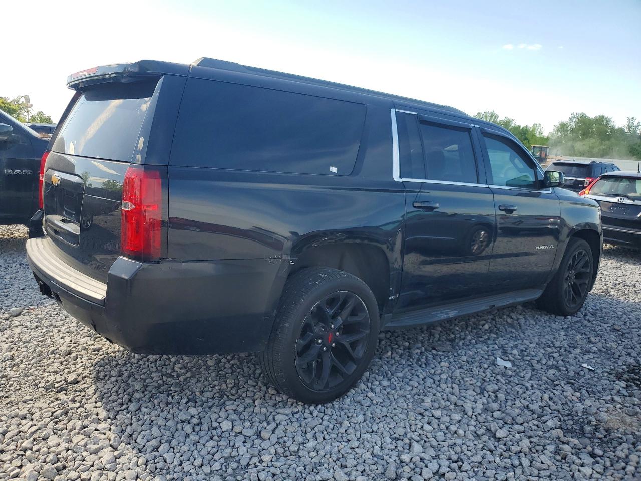 2019 Chevrolet Suburban K1500 Lt Черный vin: 1GNSKHKC6KR143937