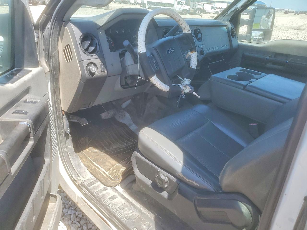 2014 Ford F250 Super Duty White vin: 1FT7X2A68EEA20919