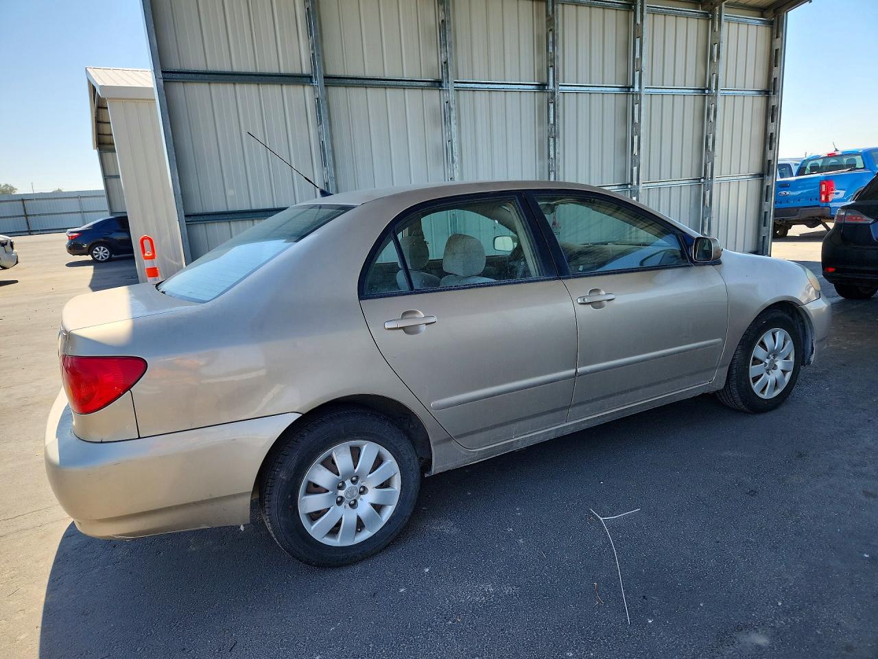 2004 Toyota Corolla Le Золотой vin: 1NXBR32E64Z258140