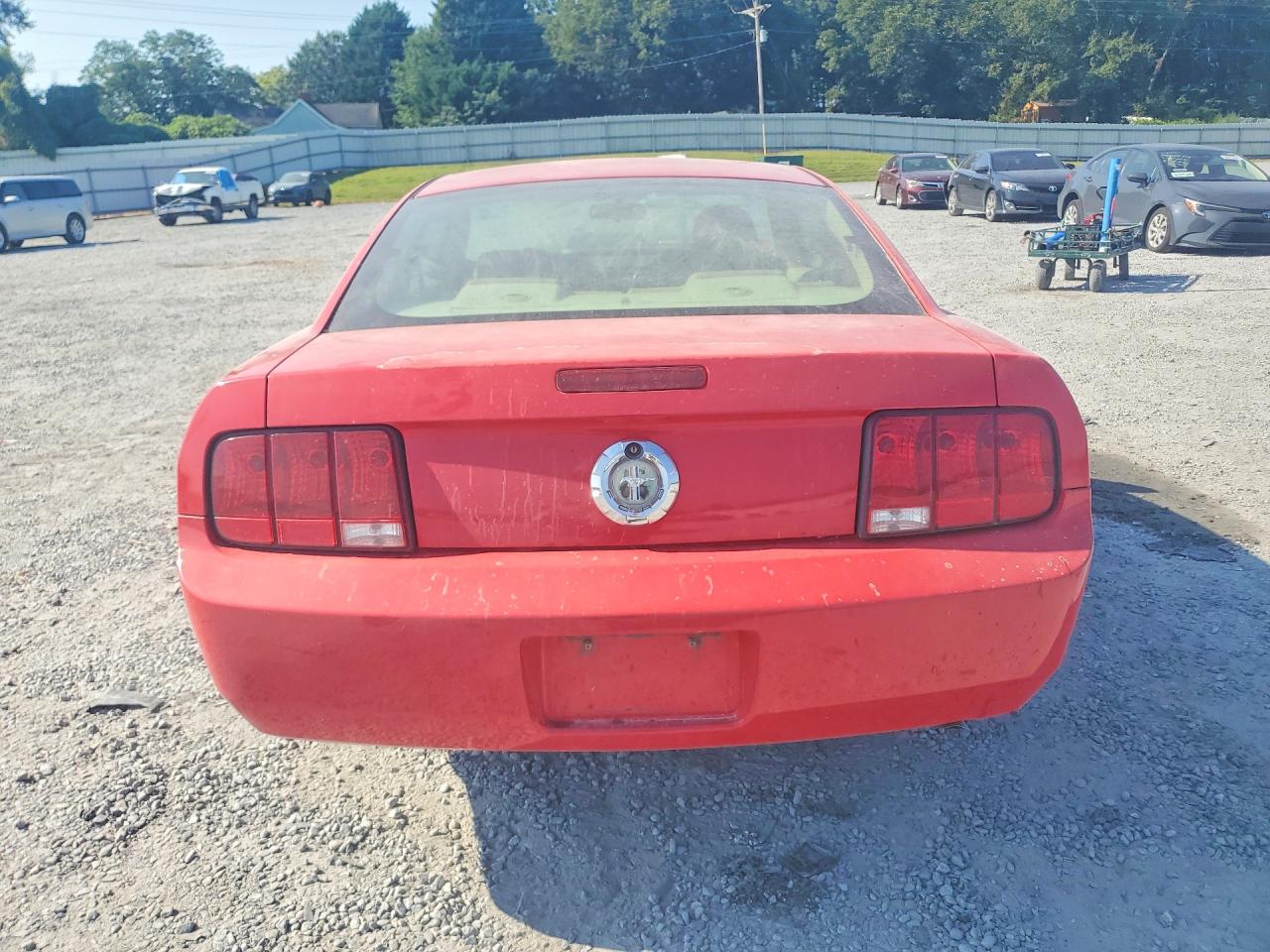 2007 Ford Mustang Red vin: 1ZVFT80N275255982