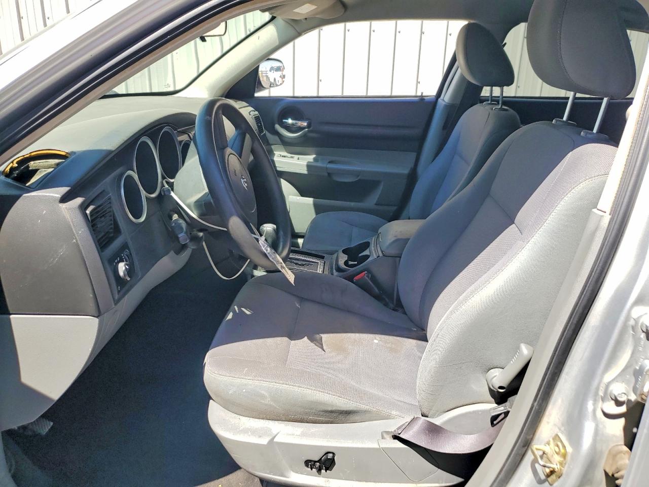 2005 Dodge Magnum Sxt Серебряный vin: 2D4FV48V85H669819