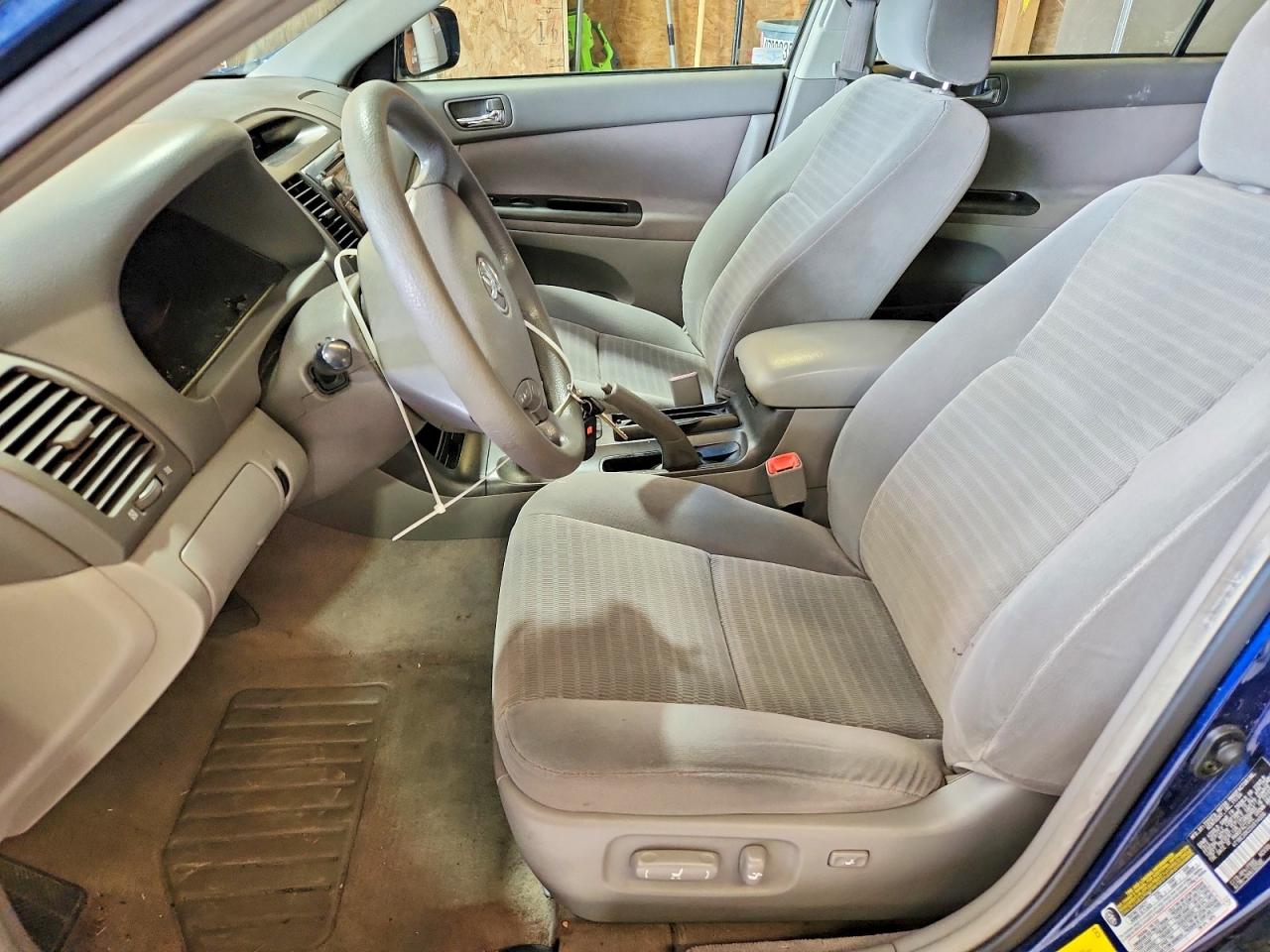 2005 Toyota Camry Le Blue vin: 4T1BE30K25U014006
