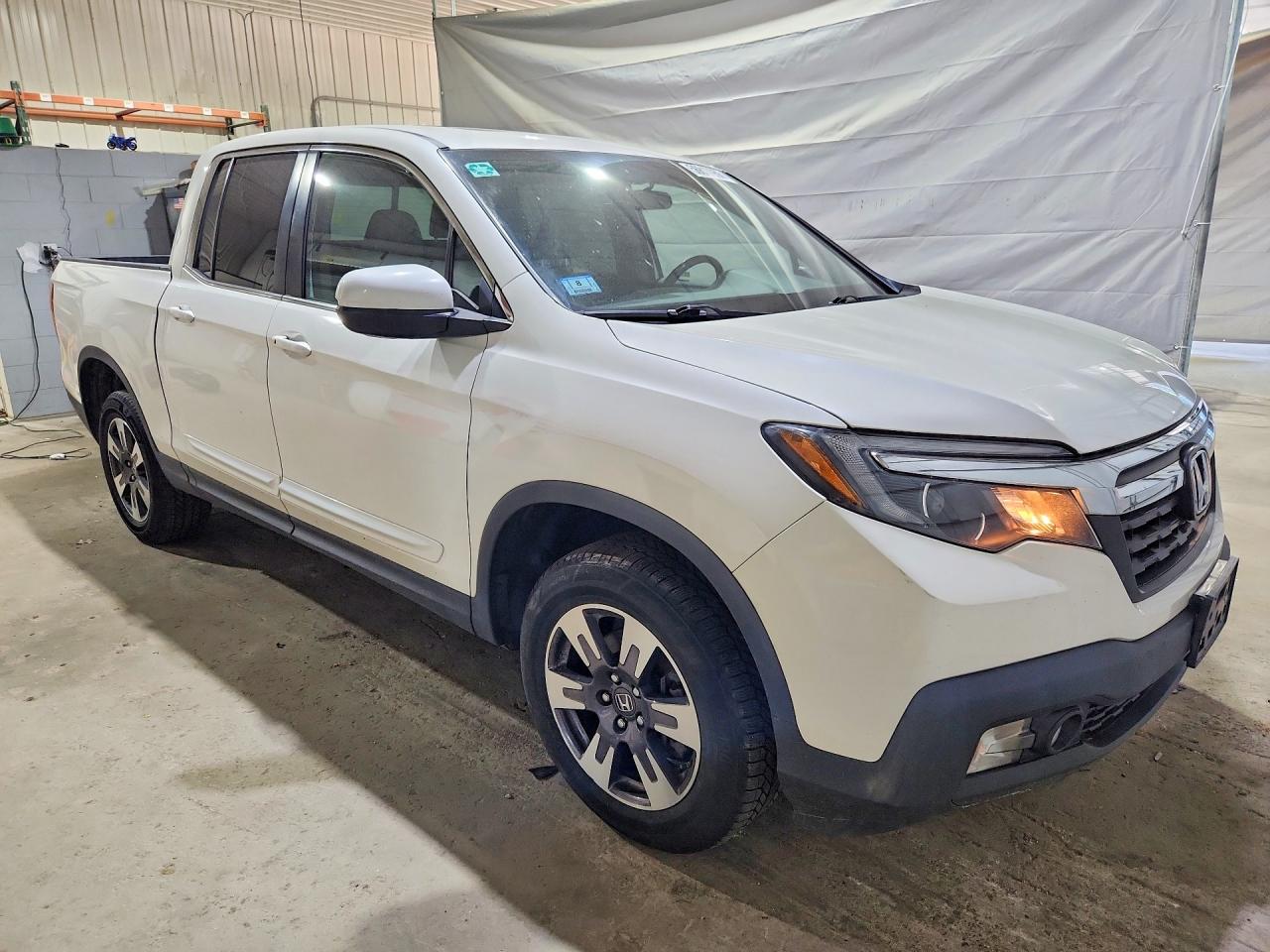 2019 Honda Ridgeline Rtl White vin: 5FPYK3F56KB036014