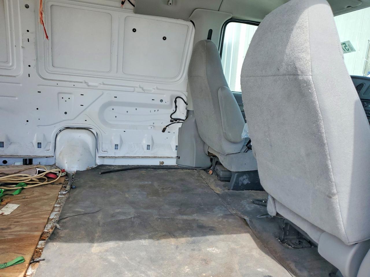 2005 Ford Econoline E350 Super Duty Van White vin: 1FTSS34P35HA79104