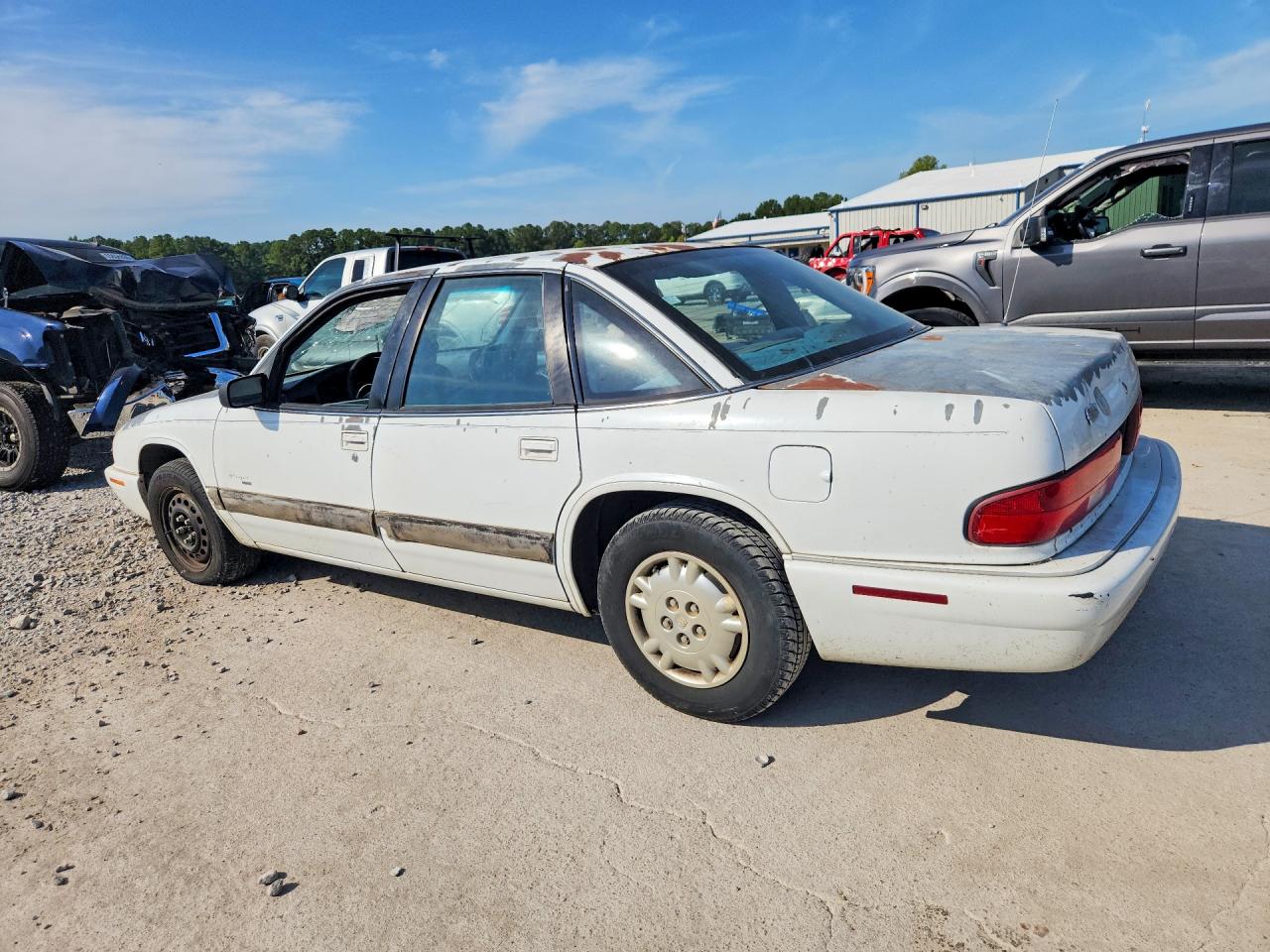 1995 Buick Regal Custom White vin: 2G4WB52M5S1429266