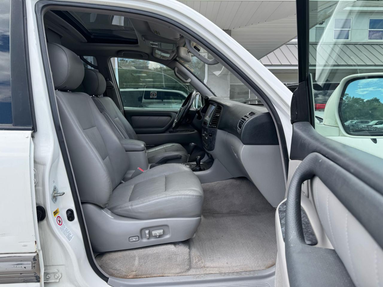 2005 Toyota Land Cruiser White vin: JTEHT05J152076068