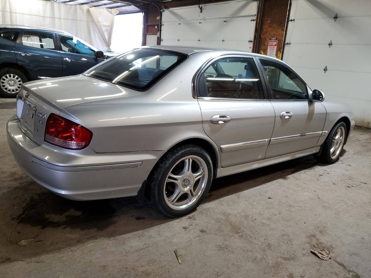 2002 Hyundai Sonata Gls Серебряный vin: KMHWF35HX2A568421