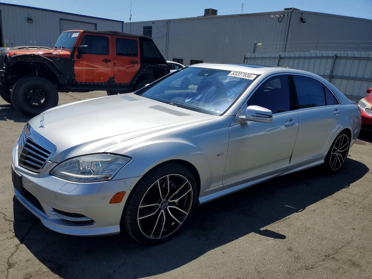 2012 Mercedes-benz S 550 Silver vin: WDDNG7DBXCA437174